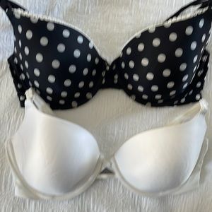 GUC - 2 VICTORIA SECRET DEMI BRAS. Sz: 34D.